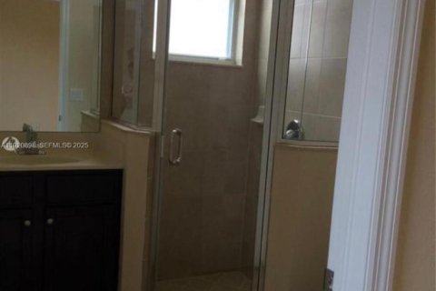Снять в аренду квартиру в Майами, Флорида 1 спальня, 214.79м2, № 1982425 - фото 5