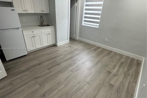 Commercial property in Miami, Florida 1 bedroom, 170.48 sq.m. № 1997842