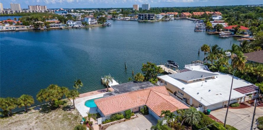 Villa ou maison à Saint Petersburg, Floride 3 chambres, 167.04 m2 № 1905991
