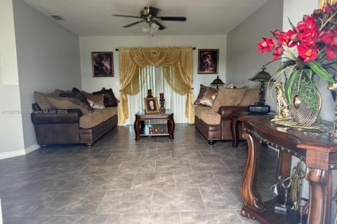 Casa en venta en Clewiston, Florida, 3 dormitorios, 189.24 m2 № 1920732 - foto 3