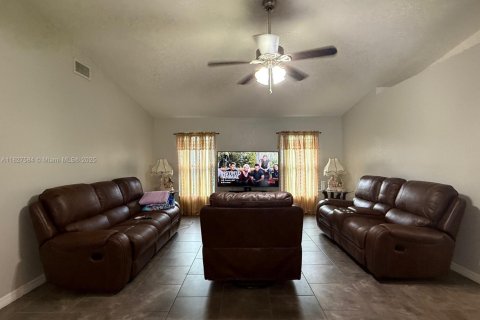 Casa en venta en Clewiston, Florida, 3 dormitorios, 189.24 m2 № 1920732 - foto 2