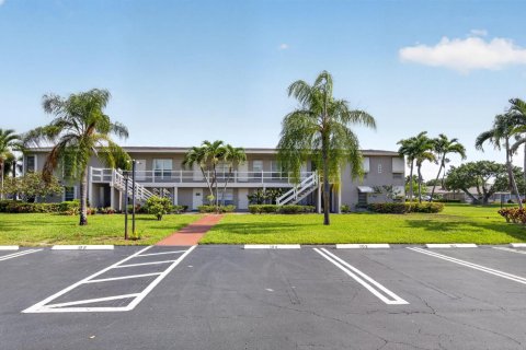 Condo in Boynton Beach, Florida, 1 bedroom № 2259697 - photo 13