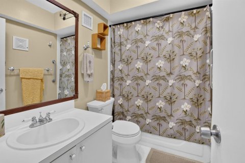 Condo in Boynton Beach, Florida, 1 bedroom № 2259697 - photo 10