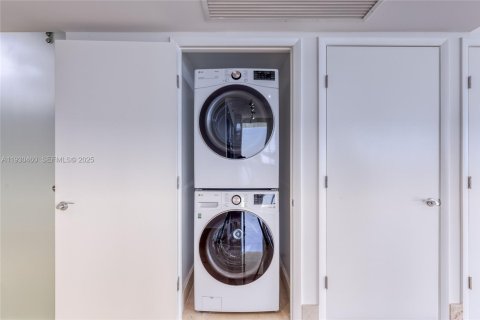 Copropriété à vendre à Hallandale Beach, Floride: 3 chambres, 191.84 m2 № 1989248 - photo 27