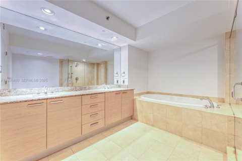 Copropriété à vendre à Hallandale Beach, Floride: 3 chambres, 191.84 m2 № 1989248 - photo 16