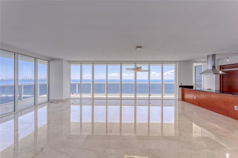 Copropriété à vendre à Hallandale Beach, Floride: 3 chambres, 191.84 m2 № 1989248 - photo 9