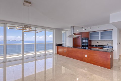 Copropriété à vendre à Hallandale Beach, Floride: 3 chambres, 191.84 m2 № 1989248 - photo 14