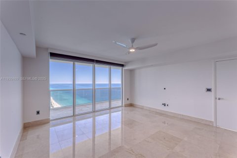 Copropriété à vendre à Hallandale Beach, Floride: 3 chambres, 191.84 m2 № 1989248 - photo 15