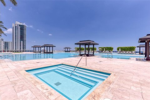 Copropriété à vendre à Hallandale Beach, Floride: 3 chambres, 191.84 m2 № 1989248 - photo 3
