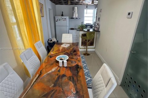 House in Miami, Florida 2 bedrooms, 112.69 sq.m. № 2066048 - photo 8