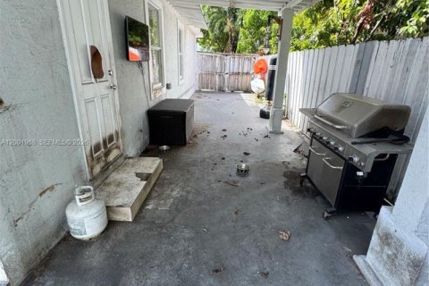 House in Miami, Florida 2 bedrooms, 112.69 sq.m. № 2066048 - photo 16