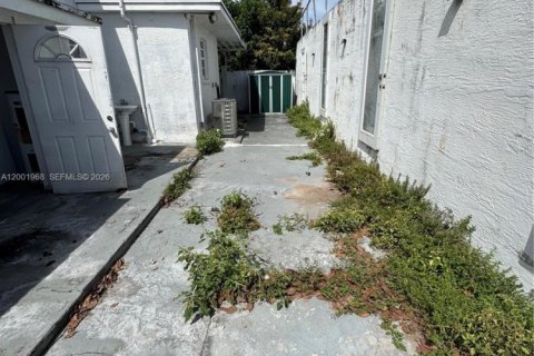 House in Miami, Florida 2 bedrooms, 112.69 sq.m. № 2066048 - photo 18