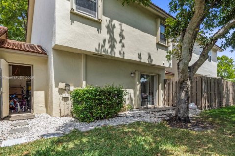 Touwnhouse à vendre à Pembroke Pines, Floride: 3 chambres, 151.9 m2 № 1674730 - photo 25