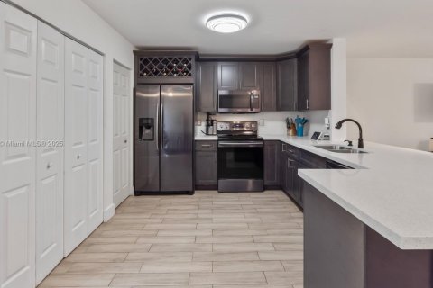 Touwnhouse à vendre à Pembroke Pines, Floride: 3 chambres, 151.9 m2 № 1674730 - photo 5