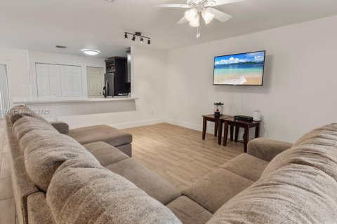 Touwnhouse à vendre à Pembroke Pines, Floride: 3 chambres, 151.9 m2 № 1674730 - photo 3