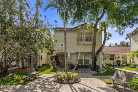Touwnhouse à vendre à Pembroke Pines, Floride: 3 chambres, 151.9 m2 № 1674730 - photo 1