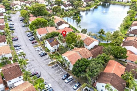Touwnhouse à vendre à Pembroke Pines, Floride: 3 chambres, 151.9 m2 № 1674730 - photo 27