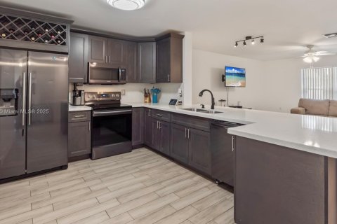 Touwnhouse à vendre à Pembroke Pines, Floride: 3 chambres, 151.9 m2 № 1674730 - photo 6