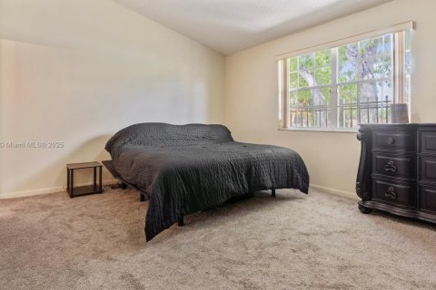 Touwnhouse à vendre à Pembroke Pines, Floride: 3 chambres, 151.9 m2 № 1674730 - photo 12