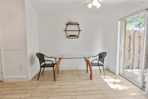 Touwnhouse à vendre à Pembroke Pines, Floride: 3 chambres, 151.9 m2 № 1674730 - photo 10