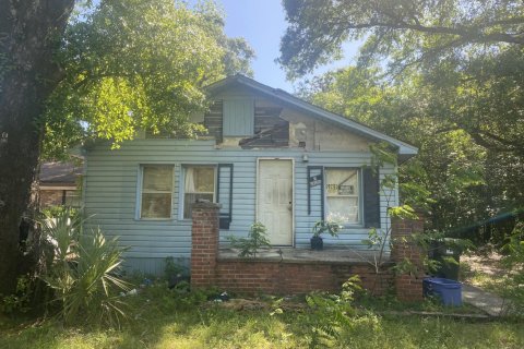 House in Pensacola, Florida 3 bedrooms, 80.27 sq.m. № 560588 - photo 1