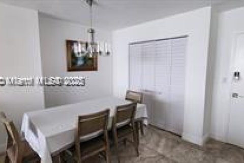 Снять в аренду кондоминиум в Халландейл-Бич, Флорида 2 спальни, 100.33м2, № 1858152 - фото 8