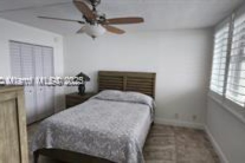 Снять в аренду кондоминиум в Халландейл-Бич, Флорида 2 спальни, 100.33м2, № 1858152 - фото 6