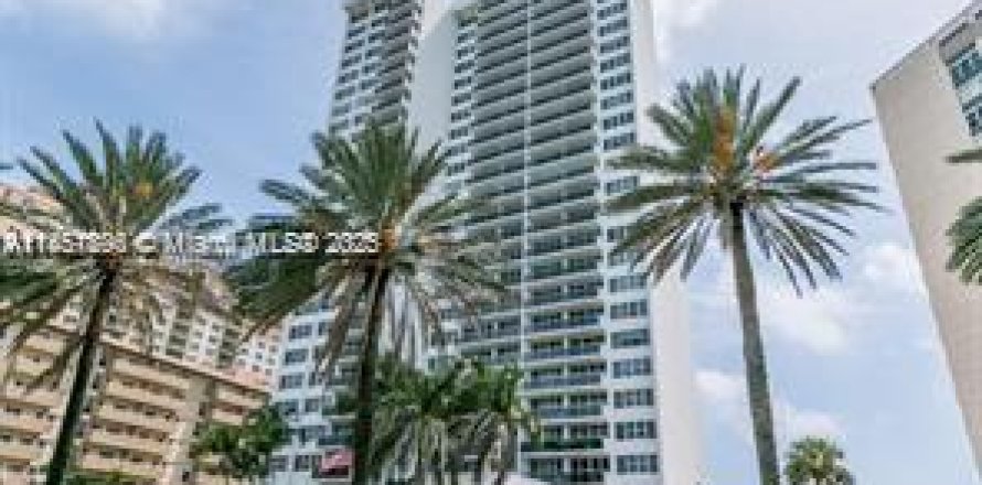 Condo à Hallandale Beach, Floride, 2 chambres № 1858152