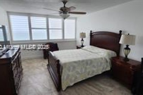 Снять в аренду кондоминиум в Халландейл-Бич, Флорида 2 спальни, 100.33м2, № 1858152 - фото 7