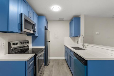Condo in Lake Mary, Florida, 2 bedrooms  № 1913891 - photo 6