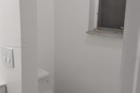 Снять в аренду коммерческую недвижимость в Плантация, Флорида 1 спальня, 230.49м2, № 1937024 - фото 5