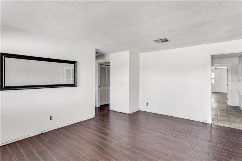 Immobilier commercial à vendre à Clearwater, Floride: 5 chambres, 227.7 m2 № 1507883 - photo 2