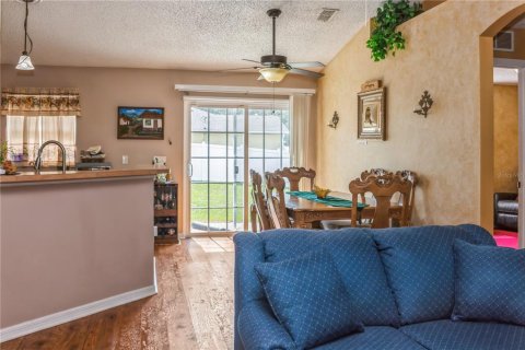 House in Orange City, Florida 3 bedrooms, 112.6 sq.m. № 1742873 - photo 9