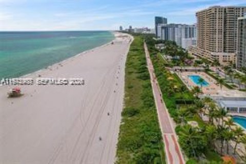 Condominio en venta en Miami Beach, Florida, 1 dormitorio, 110.55 m2 № 2033398 - foto 11