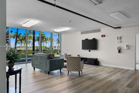 Condominio en venta en Miami Beach, Florida, 1 dormitorio, 110.55 m2 № 2033398 - foto 21