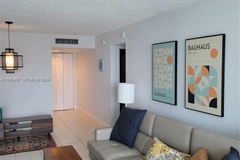 Condominio en venta en Miami Beach, Florida, 1 dormitorio, 110.55 m2 № 2033398 - foto 5