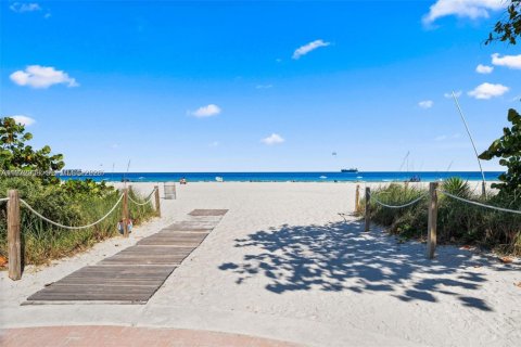 Condominio en venta en Miami Beach, Florida, 1 dormitorio, 110.55 m2 № 2033398 - foto 19