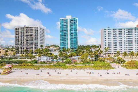 Condominio en venta en Miami Beach, Florida, 1 dormitorio, 110.55 m2 № 2033398 - foto 2