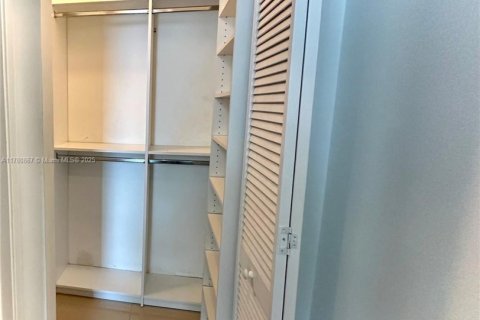 Condominio en venta en Miami, Florida, 1 dormitorio, 65.12 m2 № 1698499 - foto 24