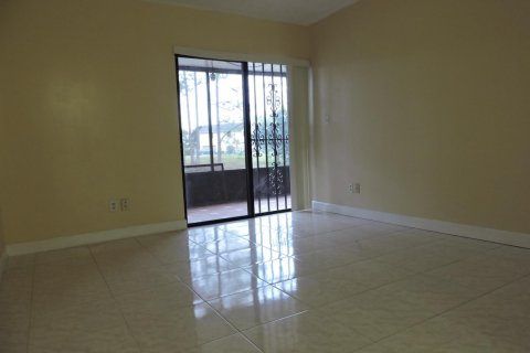 Apartamento en alquiler en Royal Palm Beach, Florida, 2 dormitorios, 128.48 m2 № 2263428 - foto 16