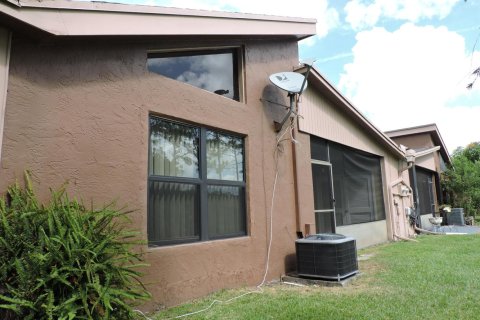 Apartamento en alquiler en Royal Palm Beach, Florida, 2 dormitorios, 128.48 m2 № 2263428 - foto 10