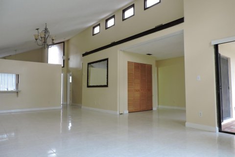 Apartamento en alquiler en Royal Palm Beach, Florida, 2 dormitorios, 128.48 m2 № 2263428 - foto 7