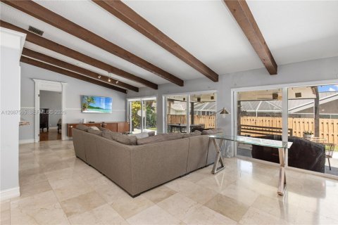 Casa en venta en Cutler Bay, Florida, 3 dormitorios, 169.55 m2 № 2365897 - foto 15