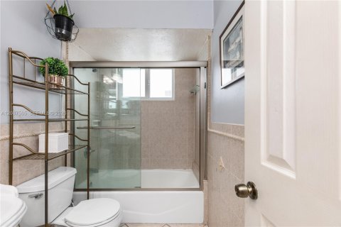 Casa en venta en Cutler Bay, Florida, 3 dormitorios, 169.55 m2 № 2365897 - foto 29