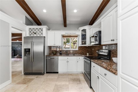 Casa en venta en Cutler Bay, Florida, 3 dormitorios, 169.55 m2 № 2365897 - foto 3