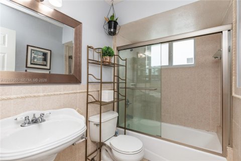 Casa en venta en Cutler Bay, Florida, 3 dormitorios, 169.55 m2 № 2365897 - foto 30