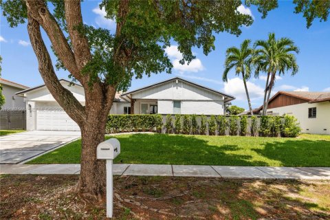 Casa en Cutler Bay, Florida 3 dormitorios, 169.55 m2 № 2365897