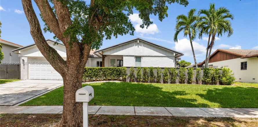 Casa en Cutler Bay, Florida 3 dormitorios, 169.55 m2 № 2365897