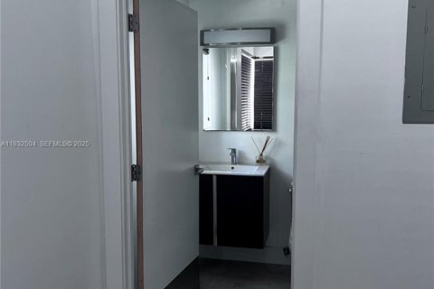 Снять в аренду кондоминиум в Майами-Бич, Флорида 1 спальня, 39.58м2, № 1990882 - фото 9