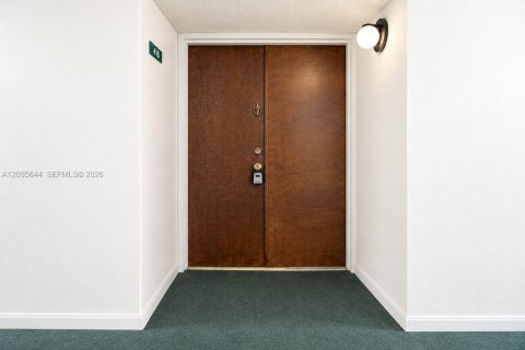 Copropriété à louer à Miami, Floride: 2 chambres, 83.43 m2 № 2385260 - photo 15